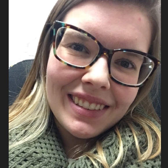 Meet your Posher, Kayla - Picture 7 of 9